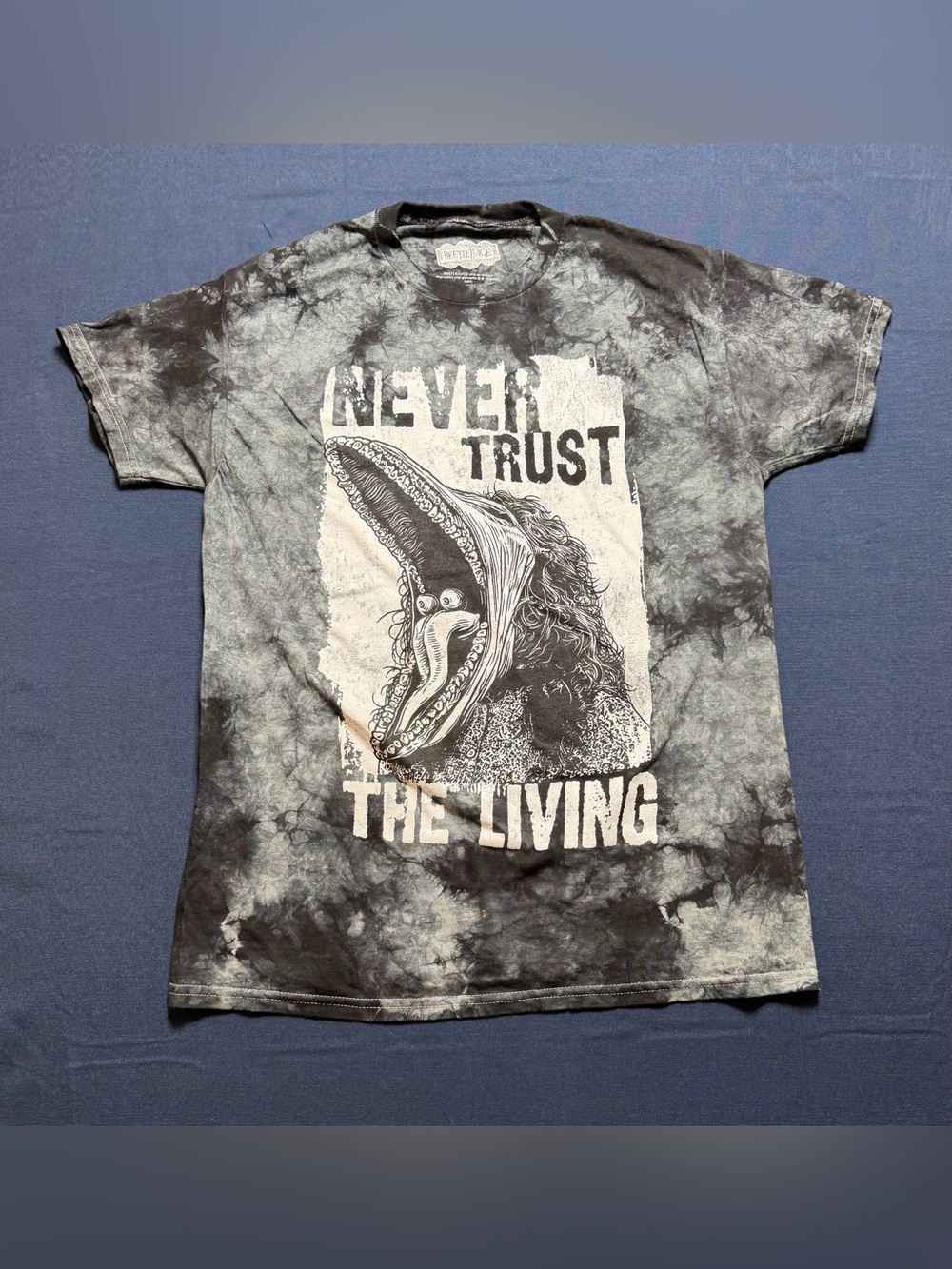 100% Cotton Small NWOT Beetlejuice Never Trust The Living Graphic Tee Shirt